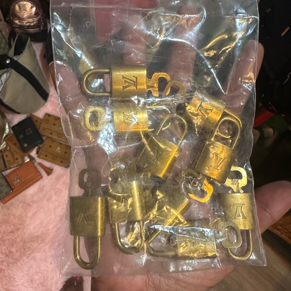 Louis Vuitton Gold Padlock Set - Picture 2 of 3